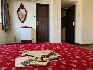 Bedroom in 2 BHK Apartment at Khar West – for Rent