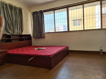 Bedroom in 2 BHK Apartment at Khar West – for Rent