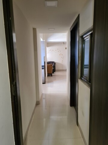Room in 2 BHK Apartment at Khar West – for Rent
