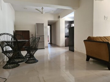 Room in 2 BHK Apartment at Khar West – for Rent