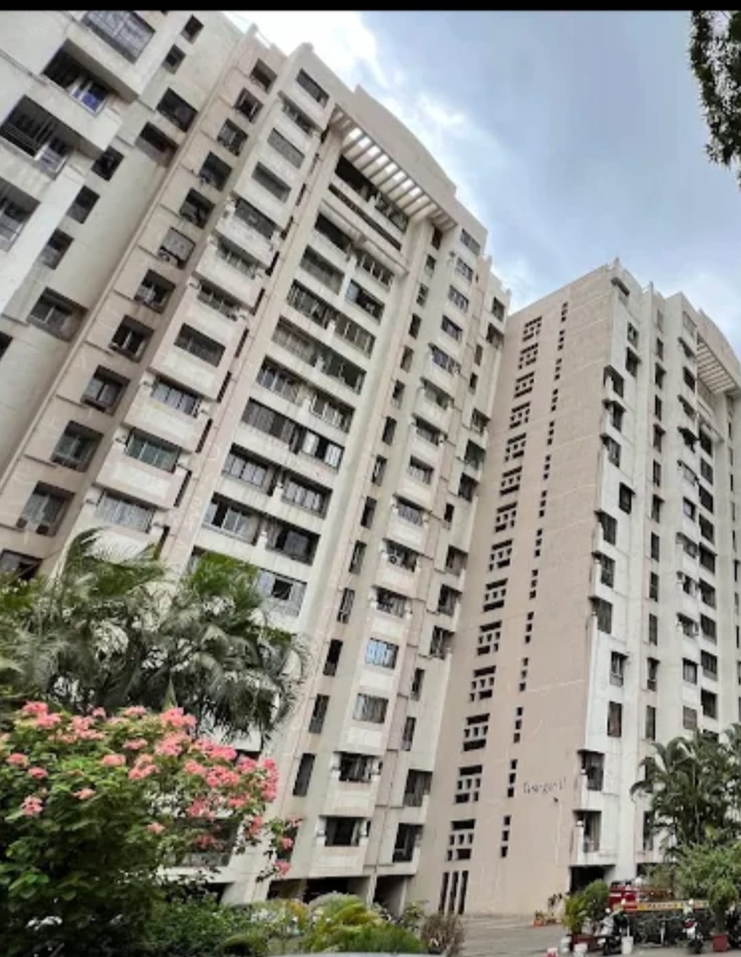 2.5 BHK + Pooja Room 1400 Sq.Ft. Apartment in Tarangan Towers