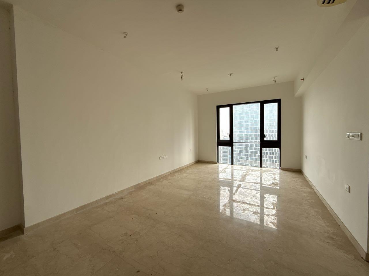 3 BHK + Servant Room Apartment For Rent in Lodha The Park