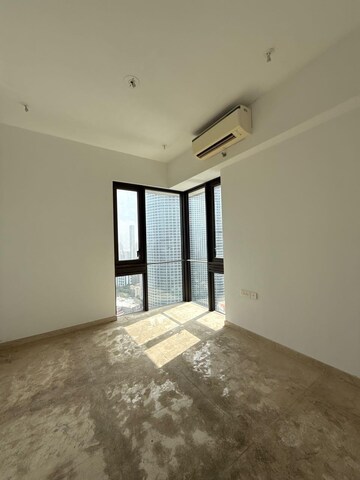 Room in 3 BHK Apartment at Lodha The Park, Worli – for Rent