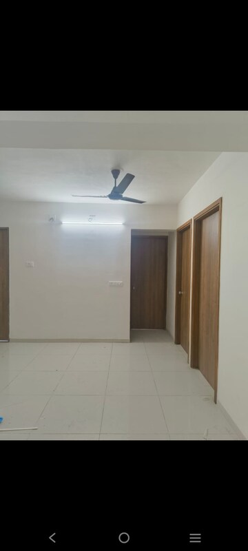 Room in 3 BHK Apartment at Shivalik Sharda Park View 2, Shela – for Rent