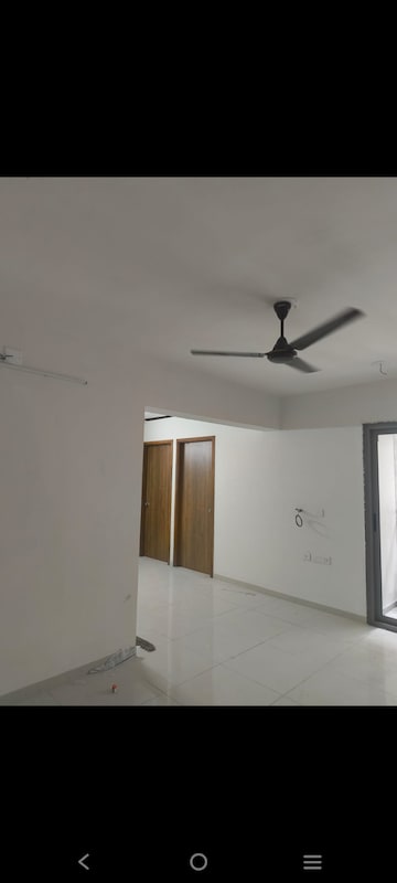 Room in 3 BHK Apartment at Shivalik Sharda Park View 2, Shela – for Rent