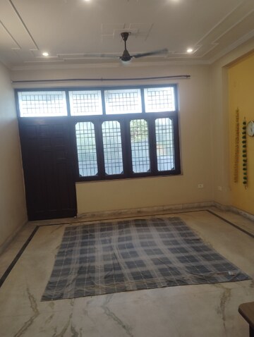 Room in 4 BHK Builder Floor at Vasundhara Sector 3 – for Rent