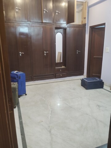 Room in 4 BHK Builder Floor at Vasundhara Sector 3 – for Rent