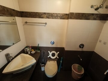 Team Area in 2 BHK Apartment at Lake Home, Powai – for Rent