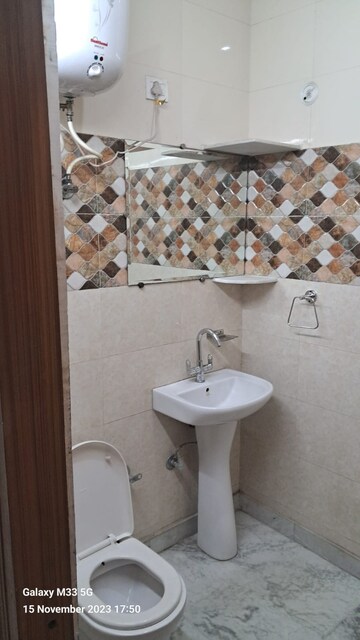 Team Area in 2 BHK Builder Floor at Vasundhara Sector 1 – for Rent