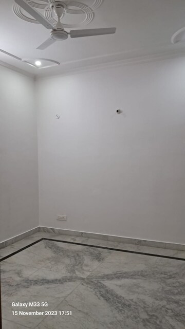 Room in 2 BHK Builder Floor at Vasundhara Sector 1 – for Rent