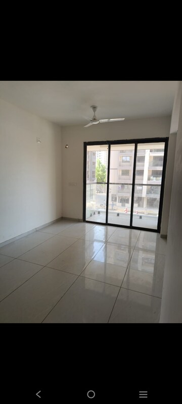 Room in 3 BHK Apartment at HR Eliseo, Shela – for Rent