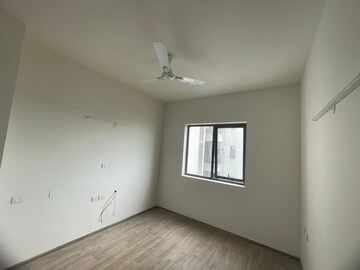Room in 3.5 BHK Apartment at Ireo Skyon, Sector 60 – for Rent