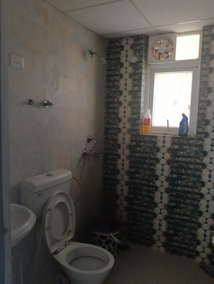 Bathroom, signature-the-serenas 2 Bedroom 614 Sq.Ft. Apartment In Sohna Sector 36 Gurgaon 8794079