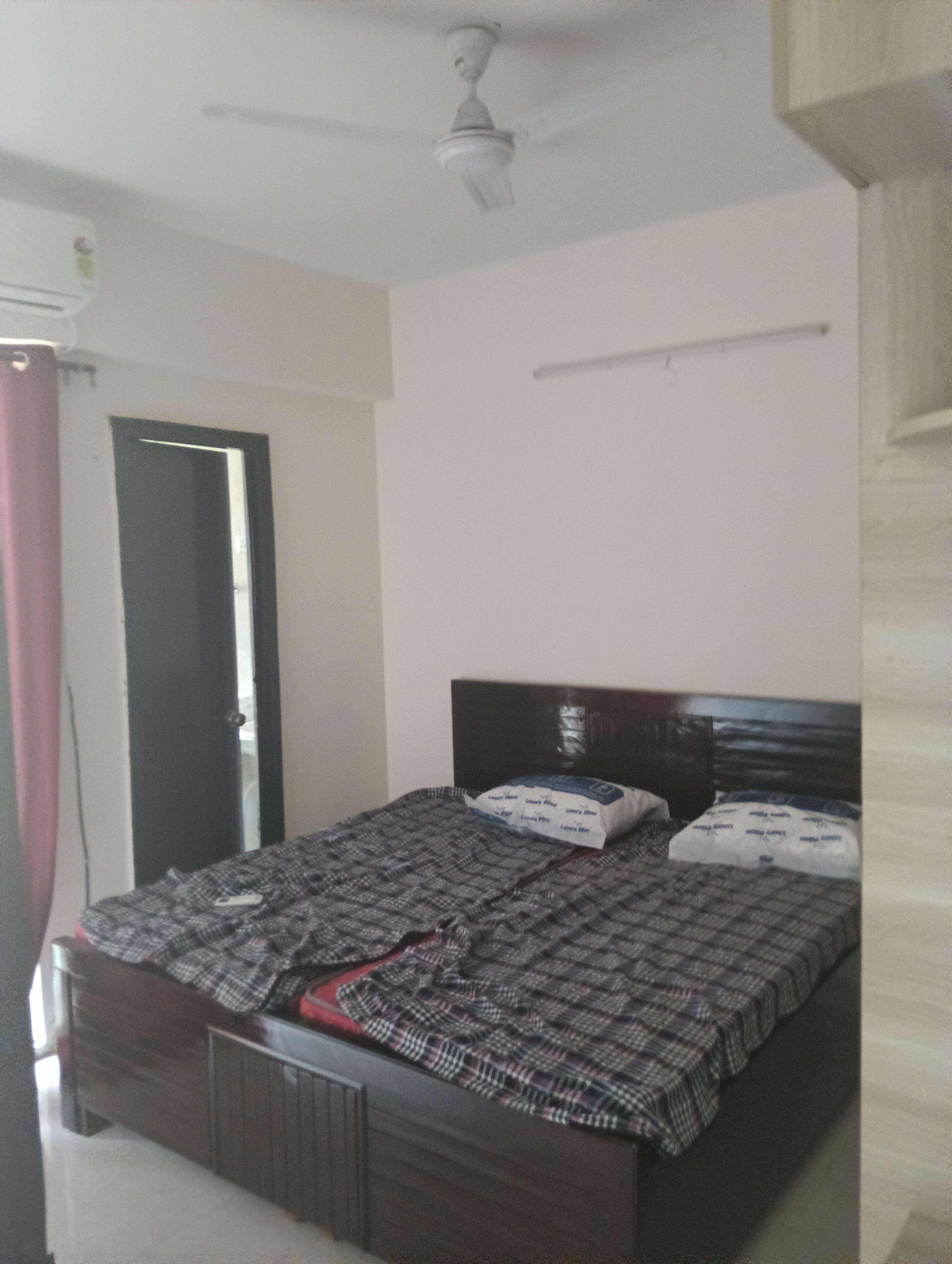 2 BHK + Study Room Apartment For Rent in Signature The Serenas