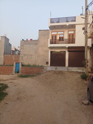  Plot For Sale in Dheeraj Nagar