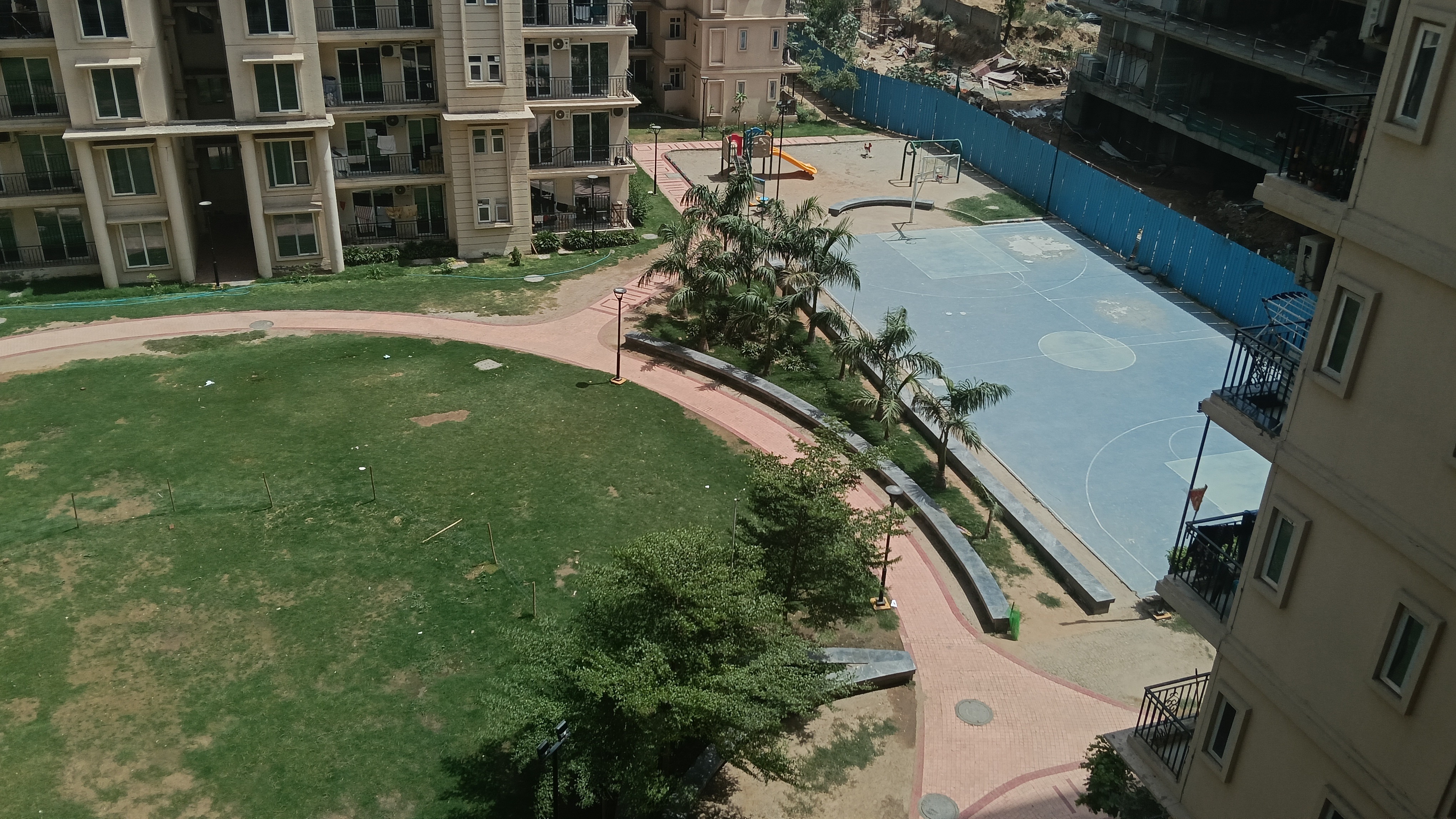 2 BHK + Study Room Apartment For Sale in Signature The Serenas