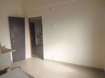 Room in 2 BHK Apartment at Ghorpadi – for Rent
