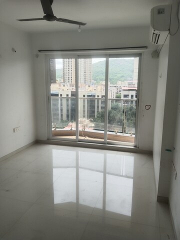 Room in 3 BHK Apartment at Soham Crystal Spires, Ghodbunder Road – for Rent