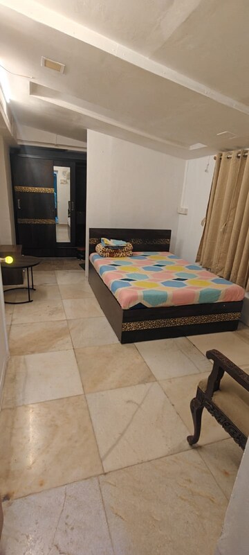 Bedroom in 1 RK Apartment at Bandra West – for Rent