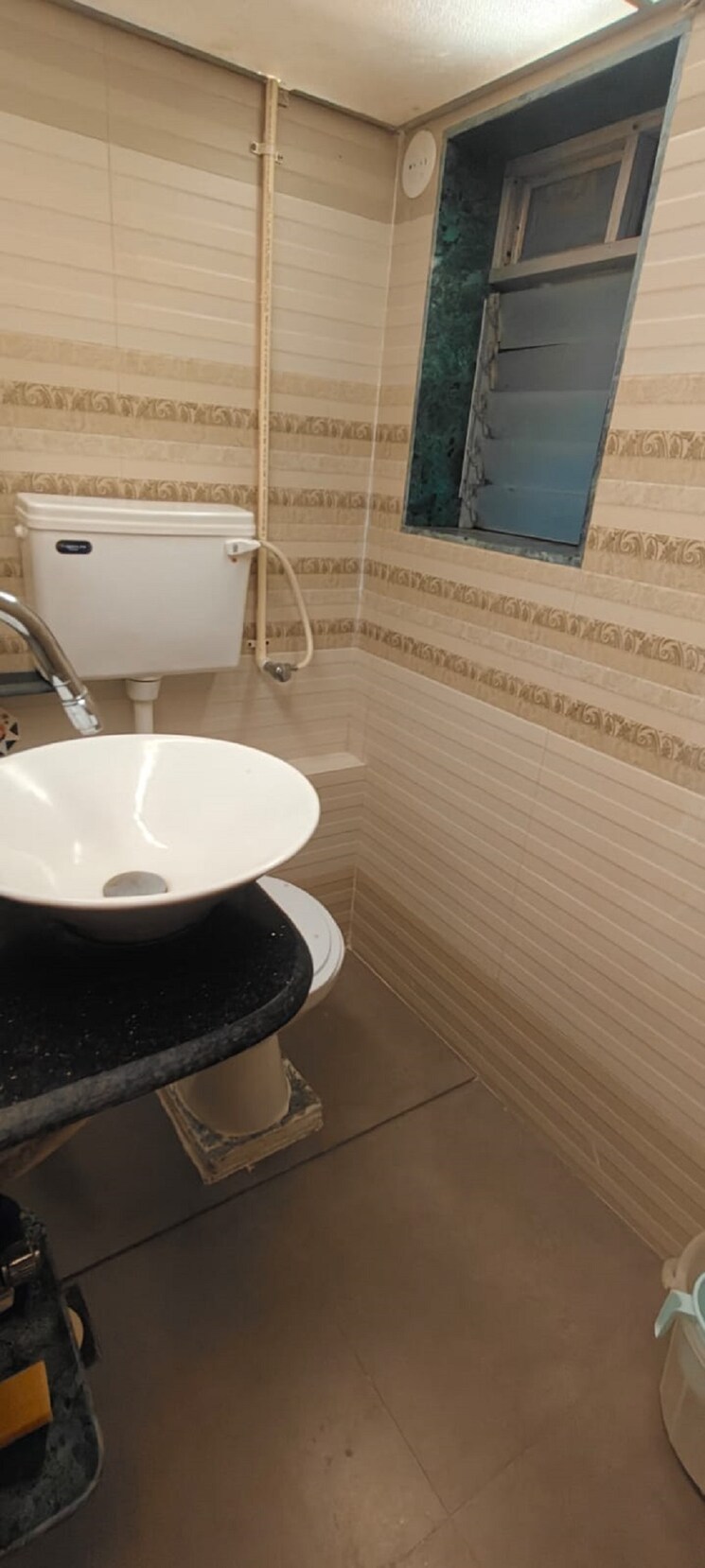 Bathroom, bandra west 1 RK 250 Sq.Ft. Apartment In Bandra West Mumbai 8794103