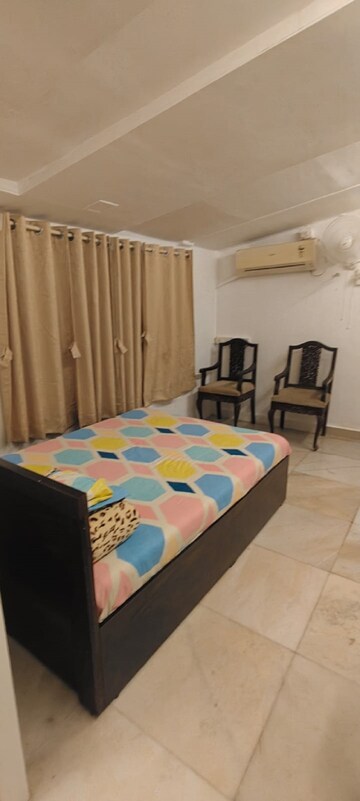 Bedroom in 1 RK Apartment at Bandra West – for Rent