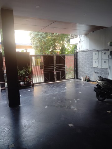 Parking in 3 BHK Builder Floor at Vasundhara Sector 3 – for Rent