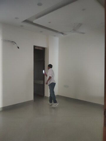 Room in 3 BHK Builder Floor at Vasundhara Sector 3 – for Rent