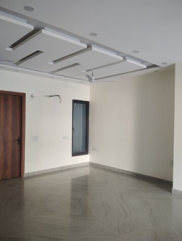 Room in 3 BHK Builder Floor at Vasundhara Sector 3 – for Rent
