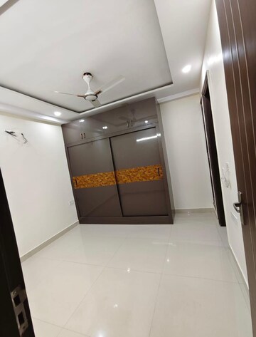 Room in 2 BHK Builder Floor at Indraprastha – for Rent