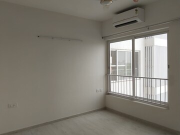 Room in 3 BHK Apartment at M3M Woodshire, Sector 107 – for Rent