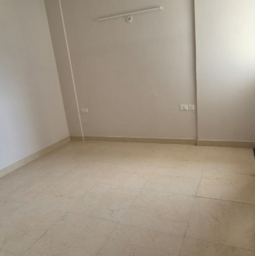 Room in 3.5 BHK Apartment at Sector 63 – for Rent