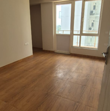 Room in 3.5 BHK Apartment at Sector 63 – for Rent