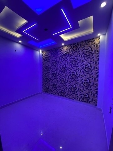 Room in 2 BHK Apartment at Igi Airport Area – for Sale