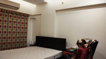 Bedroom in 2 BHK Apartment at Khar West – for Rent