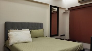 Bedroom in 2 BHK Apartment at Khar West – for Rent