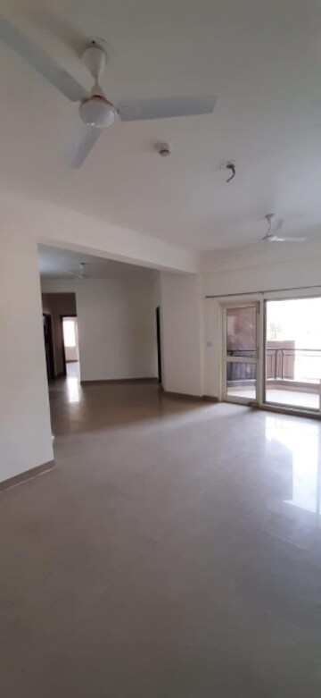 Room in 4 BHK Apartment at Sidhartha NCR One, Sector 95 – for Rent