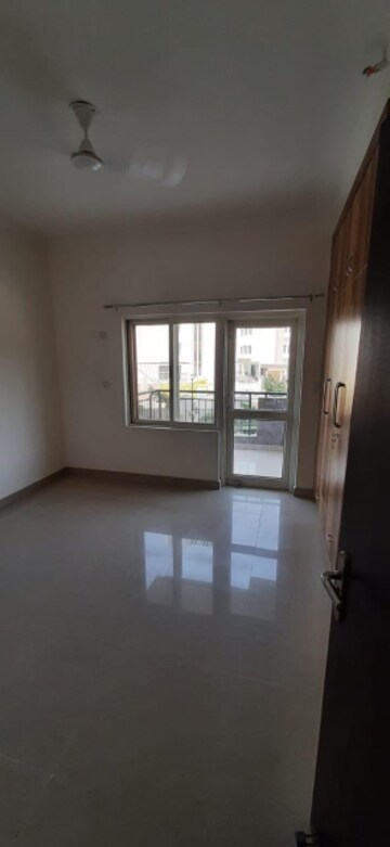 Room in 4 BHK Apartment at Sidhartha NCR One, Sector 95 – for Rent