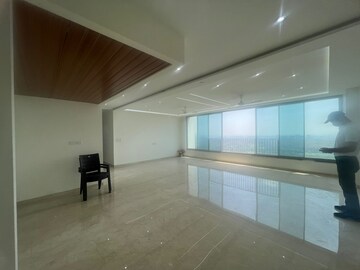 Room in 3 BHK Apartment at Oberoi Realty Esquire, Goregaon East – for Rent