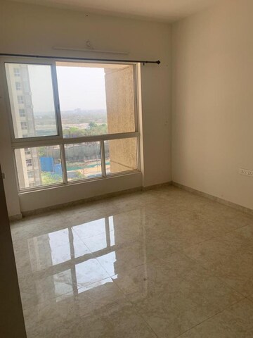 Room in 2 BHK Apartment at Lodha Amara, Kolshet Road – for Rent
