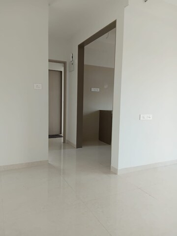 Room in 2 BHK Apartment at Vikhroli East – for Rent