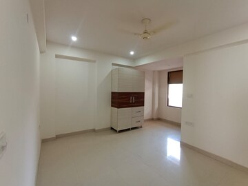 Room in 3 BHK Apartment at Relaxo Apartment, Sector 46 – for Rent
