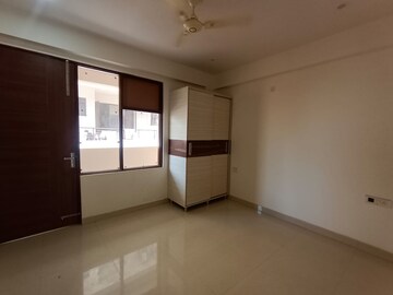 Room in 3 BHK Apartment at Relaxo Apartment, Sector 46 – for Rent