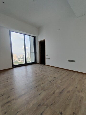Room in 4 BHK Apartment at Rustomjee Crown, Prabhadevi – for Rent