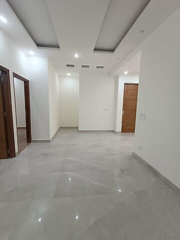Room in 3 BHK Apartment at Skynet Towers, Patiala Road – for Sale