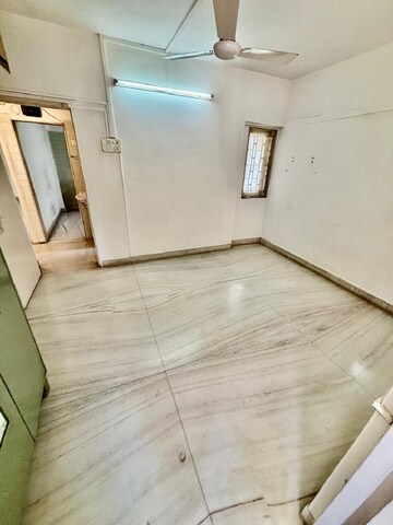 Room in 2 BHK Apartment at Khar West – for Rent