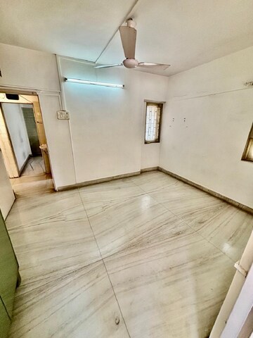 Room in 2 BHK Apartment at Khar West – for Rent