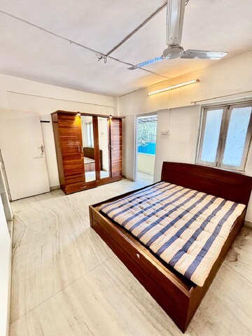 Bedroom in 2 BHK Apartment at Khar West – for Rent
