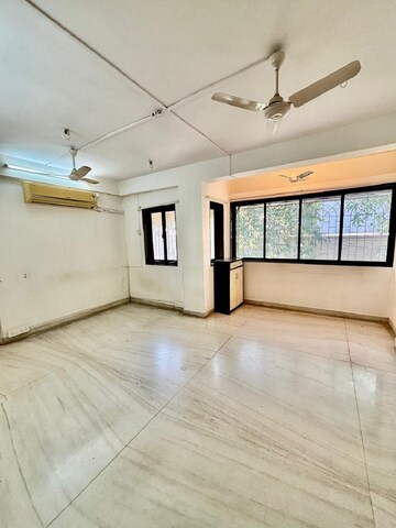 2 BHK Apartment For Rent in Khar West