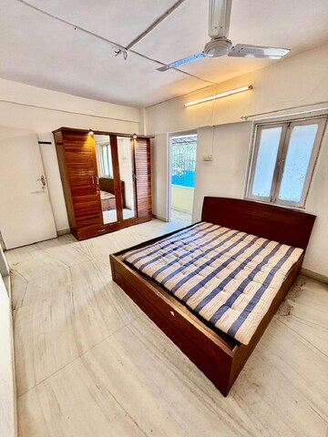 Bedroom in 2 BHK Apartment at Khar West – for Rent