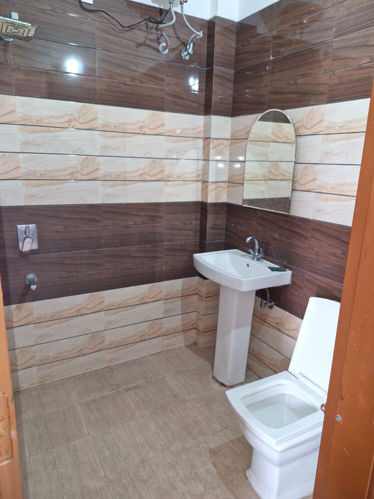 Attached Bathroom, greater mohali 2 Bedroom 105 Sq.Yd. Apartment In Greater Mohali Mohali 8794391